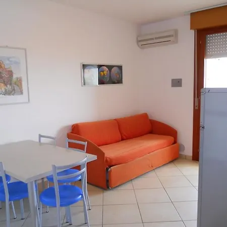 Modern Flat For 8 People With Swimming Pool Apartment