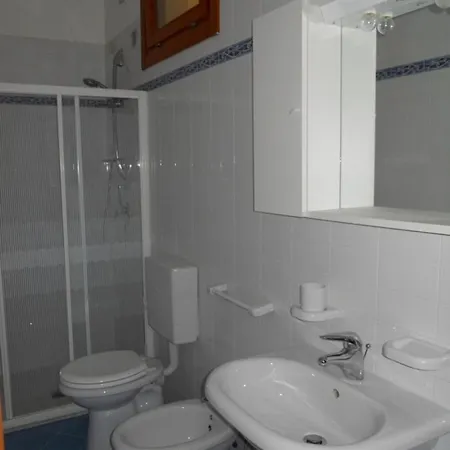 Modern Flat For 8 People With Swimming Pool