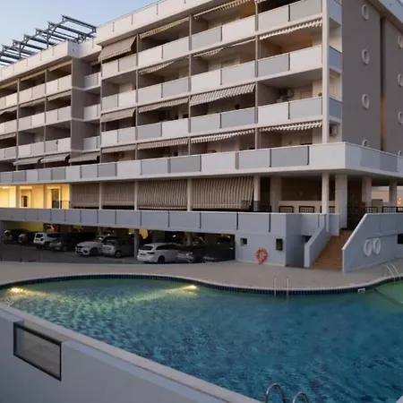 Modern Flat For 8 People With Swimming Pool Apartment