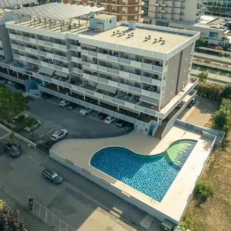 Apartment Modern Flat For 8 People With Swimming Pool *