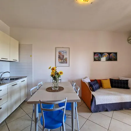 Modern Flat For 8 People With Swimming Pool Appartement