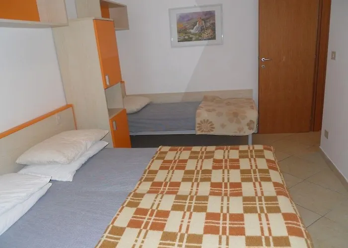 Appartement Modern Flat For 8 People With Swimming Pool *