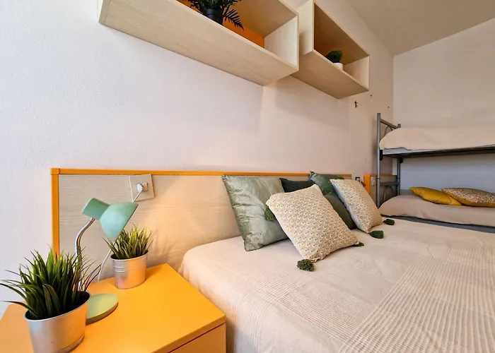 Modern Flat For 8 People With Swimming Pool