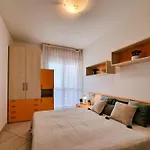 Modern Flat For 8 People With Swimming Pool Apartamento