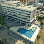 Modern Flat For 8 People With Swimming Pool