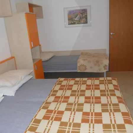 Modern Flat For 8 People With Swimming Pool 아파트 *