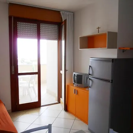 Modern Flat For 8 People With Swimming Pool 아파트 *