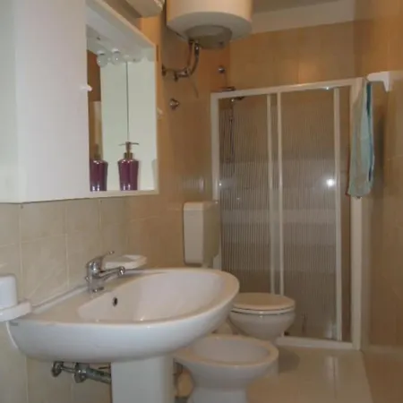 Modern Flat For 8 People With Swimming Pool Διαμέρισμα *