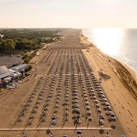 Διαμέρισμα Modern Flat For 8 People With Swimming Pool