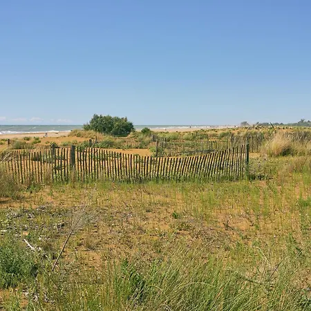 Modern Flat For 8 People With Swimming Pool * 비비오네