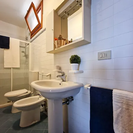 Modern Flat With Swimming Pool