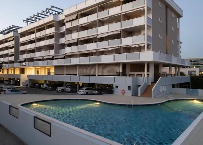 Modern Flat For 8 People With Swimming Pool Lägenhet