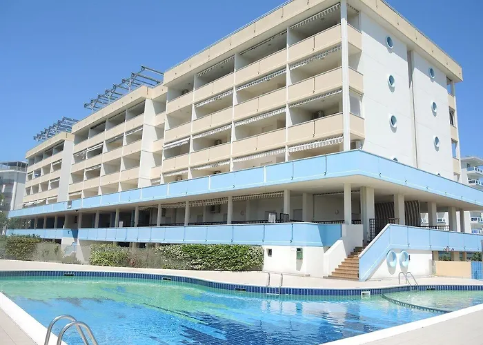 Modern Flat For 8 People With Swimming Pool